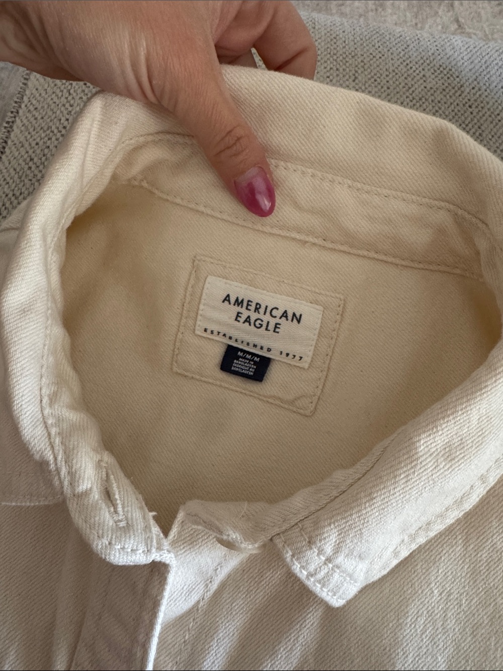 American Eagle Cropped Denim Shirt - Picture 4 of 6